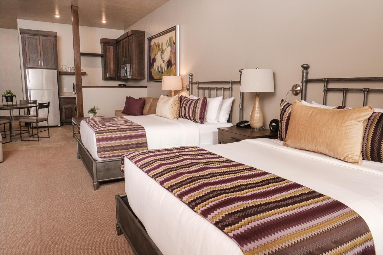 Queen Suite at Cable Mountain Lodge