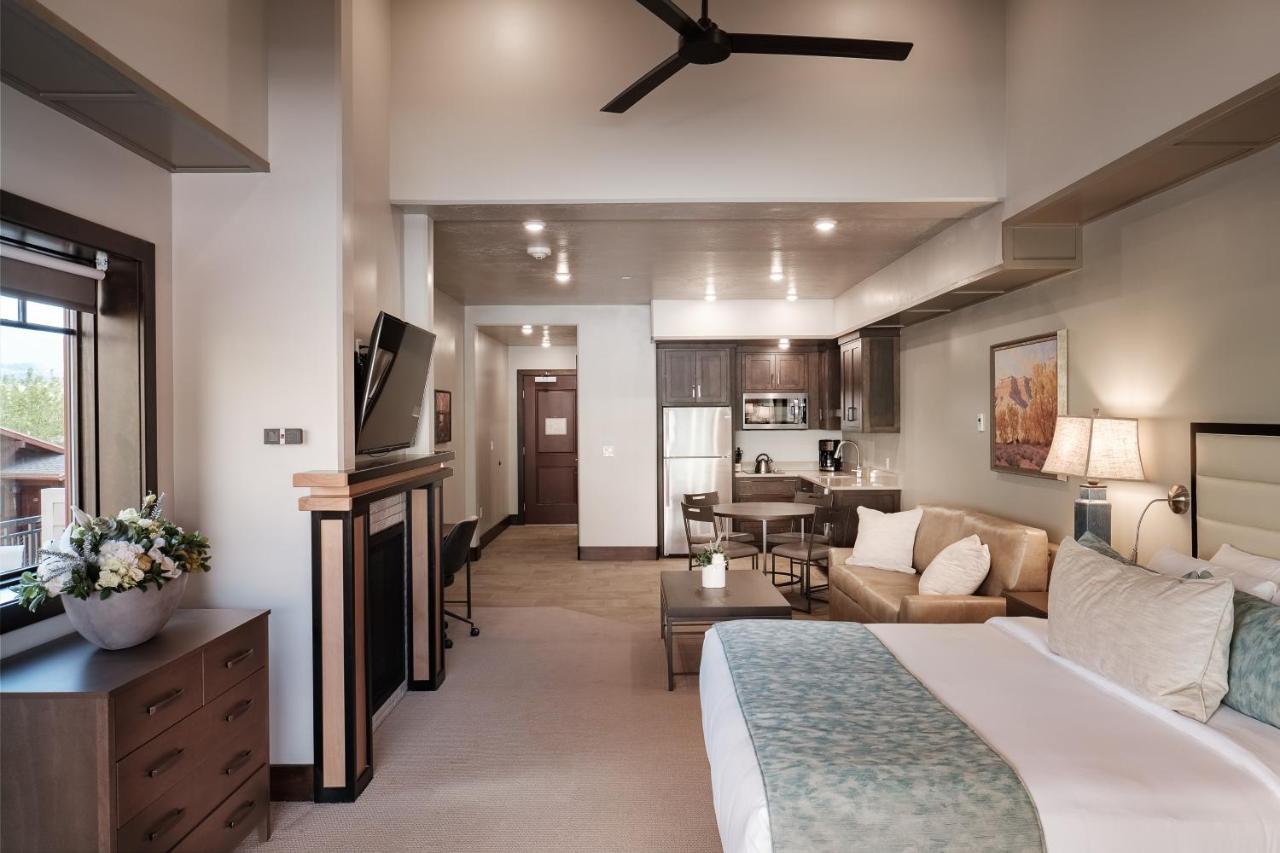 King Suite with Balcony at Cable Mountain Lodge