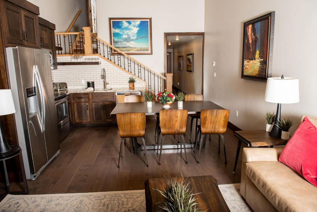 Junior Suite with Mountain View at Cable Mountain Lodge