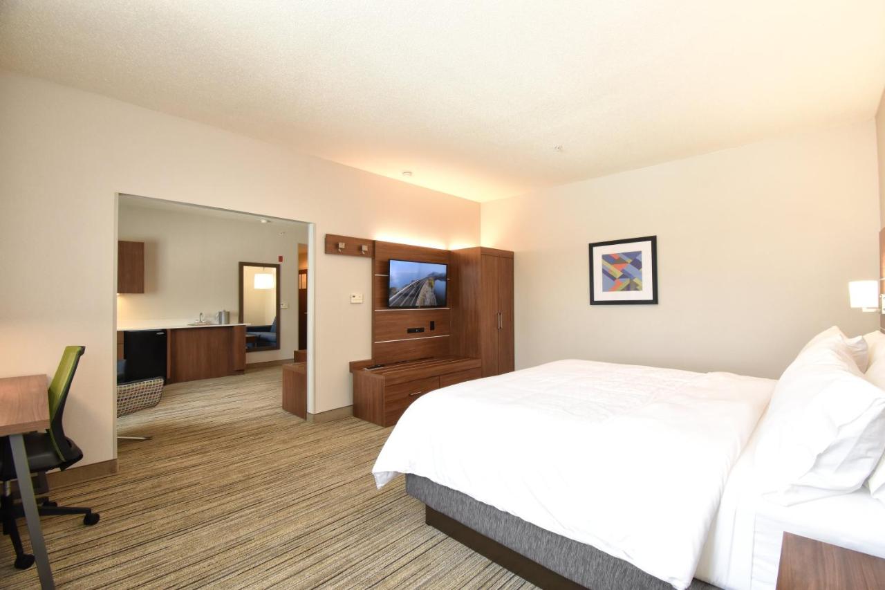 Executive King Suite at Holiday Inn Express Hotel & Suites Southern Pines by IHG