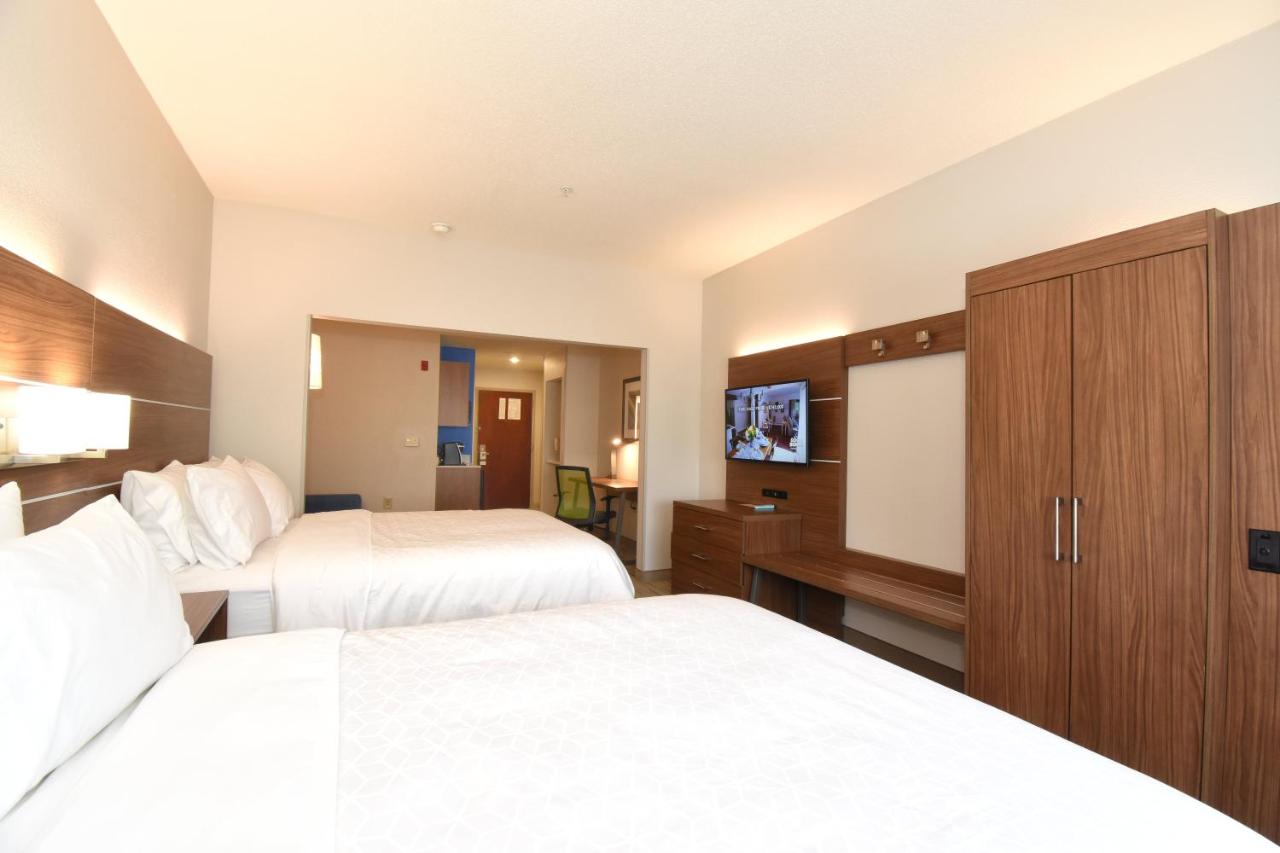 Double Queen Suite - Non-Smoking at Holiday Inn Express Hotel & Suites Southern Pines by IHG