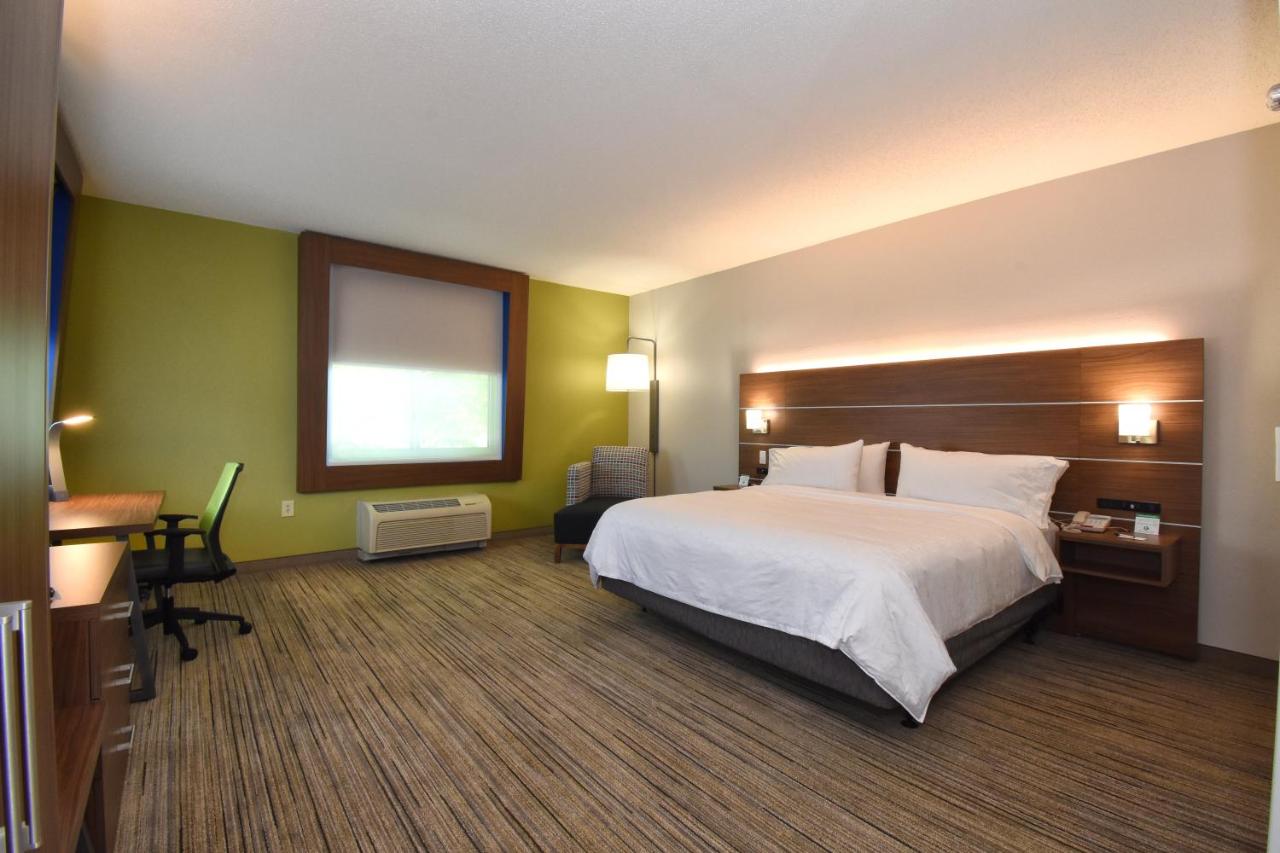 King Room with Roll in Shower - Disability Access at Holiday Inn Express Hotel & Suites Southern Pines by IHG