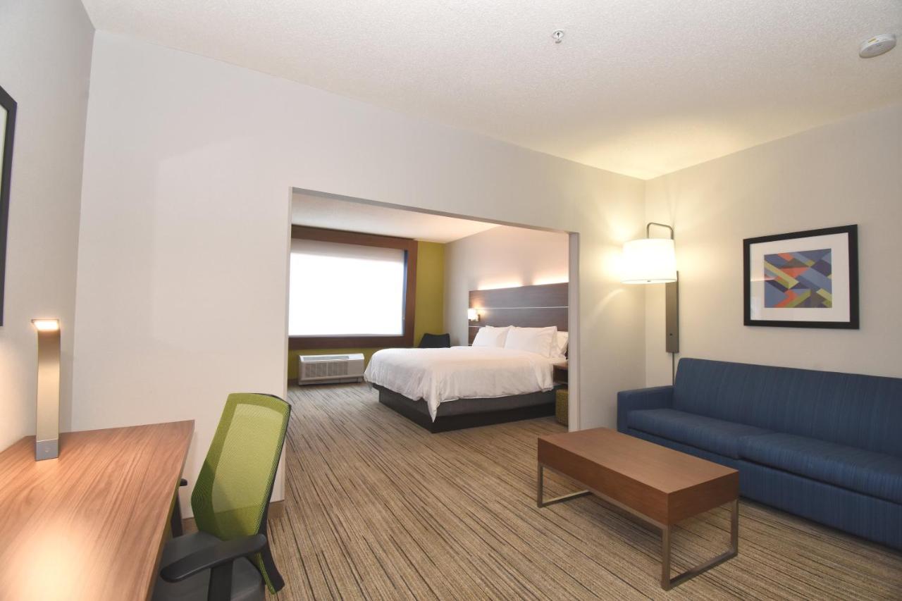 King Suite - Non-Smoking at Holiday Inn Express Hotel & Suites Southern Pines by IHG