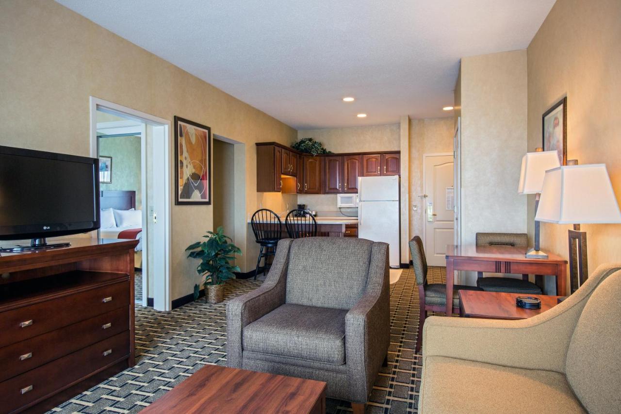  | Holiday Inn Express & Suites Youngstown N (Warren/Niles)