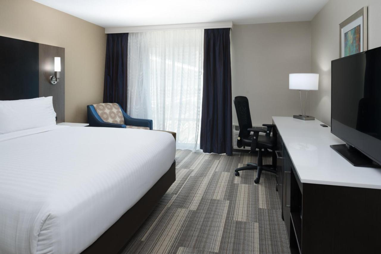 King Room at Holiday Inn Express San Diego Downtown by IHG