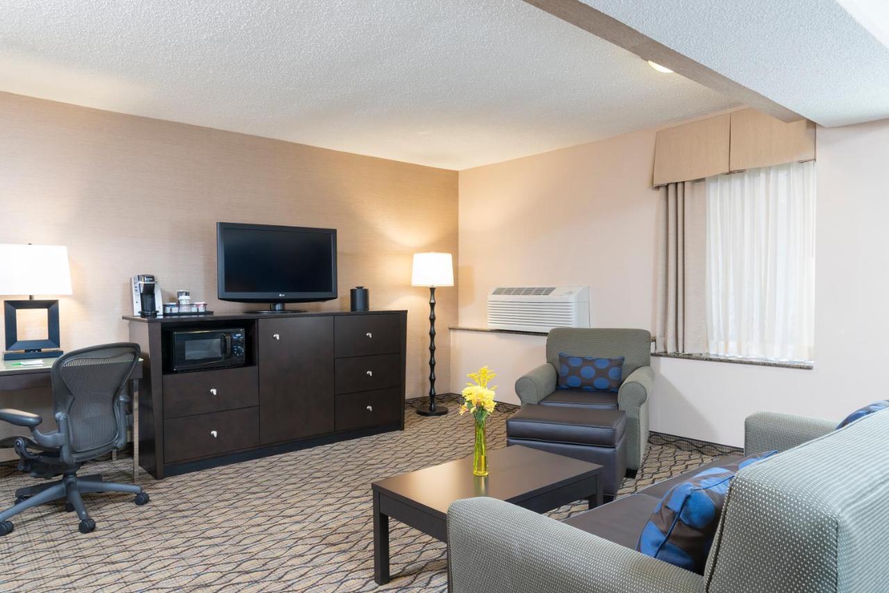 King Suite - Non-Smoking at Holiday Inn Chicago - Elk Grove, an IHG Hotel