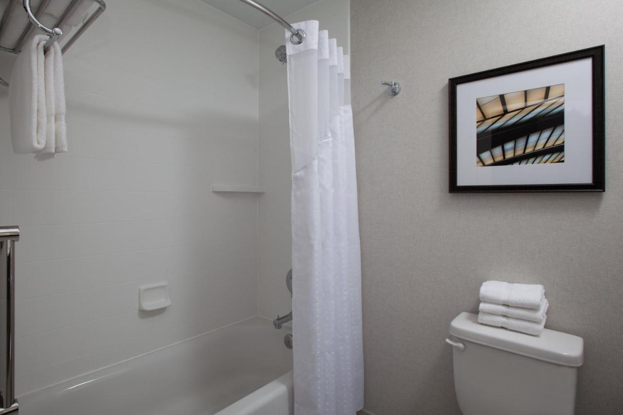 Standard Double or Twin Room at Holiday Inn Cleveland Clinic, an IHG Hotel