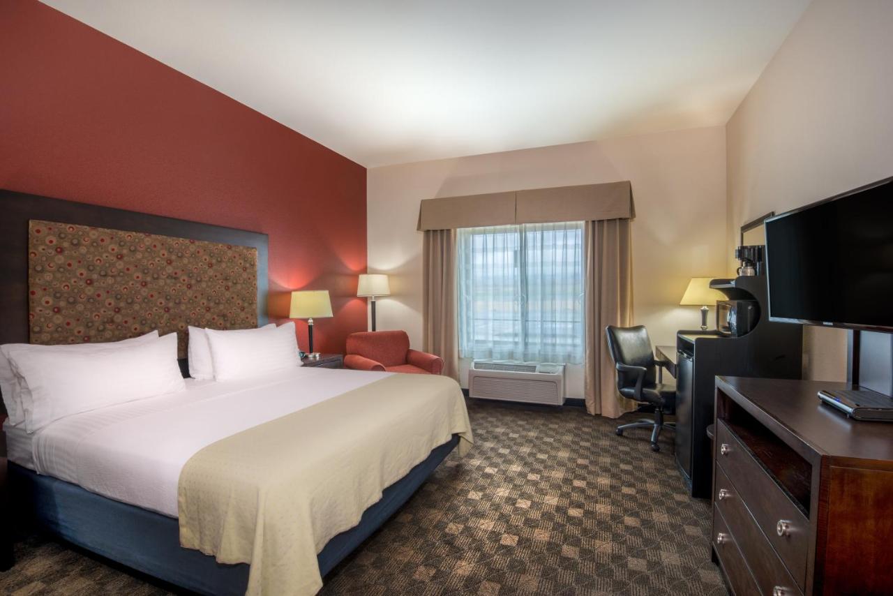 King Room - Hearing Accessible - Roll-in Shower at Holiday Inn Casper East - Medical Center, an IHG Hotel