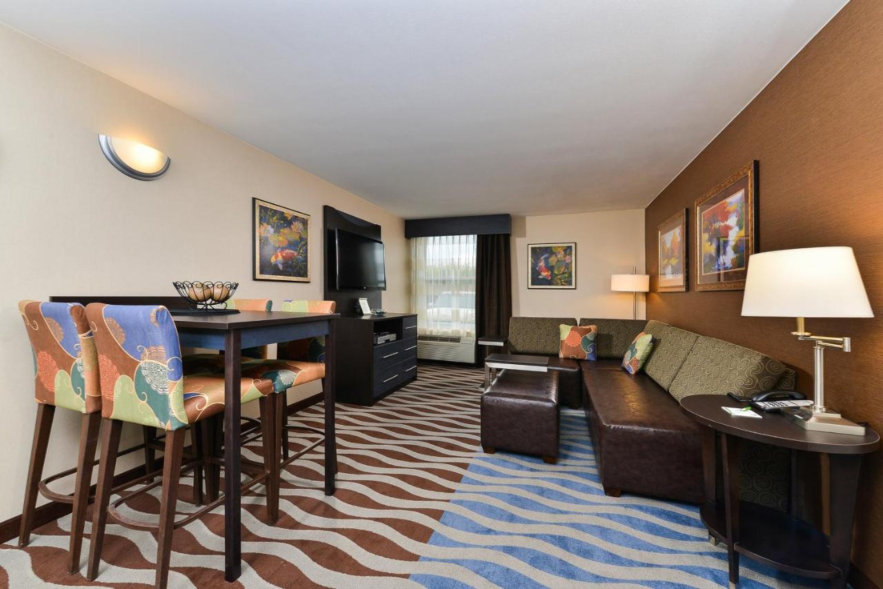 King Suite - Non-Smoking at Buffalo Bill Village Cabins