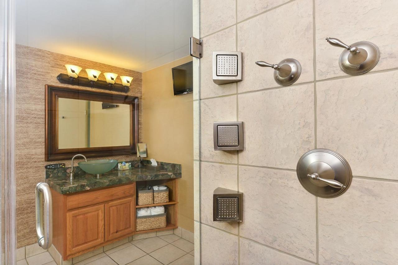 King Suite - Non-Smoking at Buffalo Bill Village Cabins