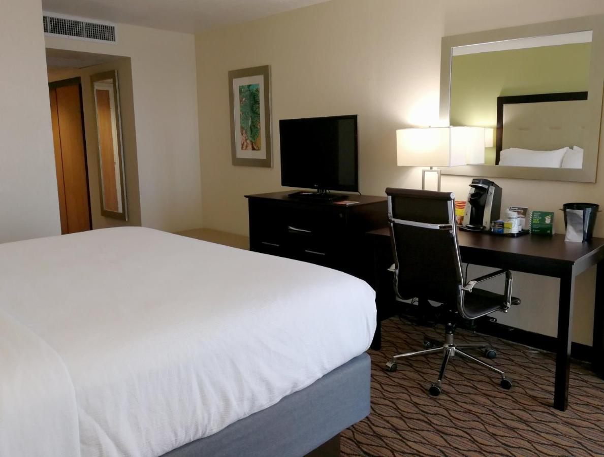 King Room with Ocean View at Holiday Inn Corpus Christi Downtown Marina, an IHG Hotel