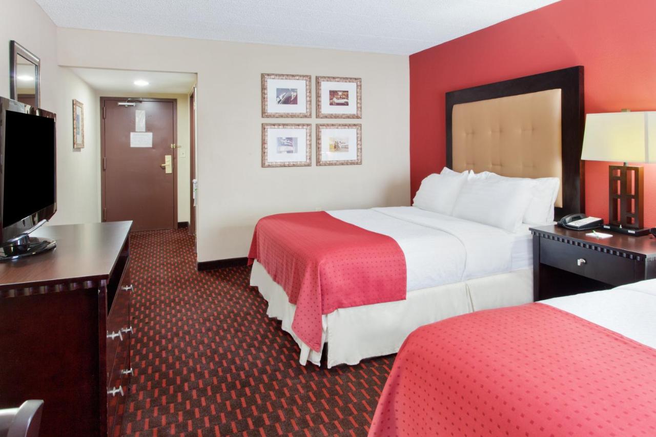 Queen Room with Two Queen Beds - Disability Access with roll-in shower/Non-Smoking at Wyndham Garden Dover