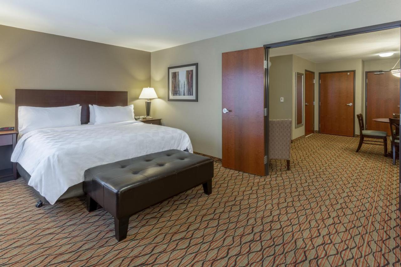 King Suite at Holiday Inn Eau Claire South I-94 by IHG