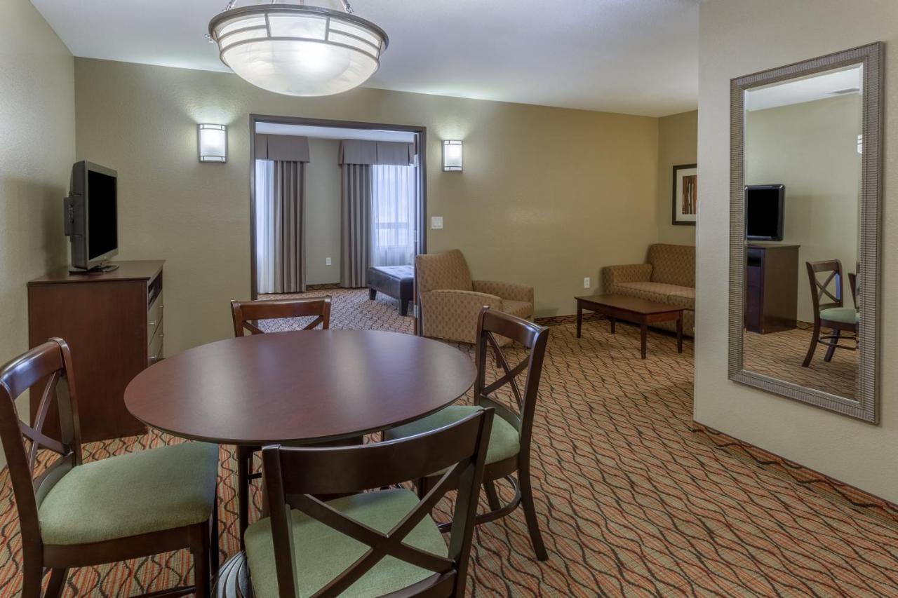King Suite at Holiday Inn Eau Claire South I-94 by IHG