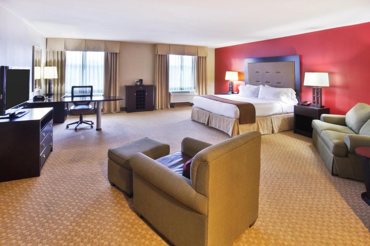 Executive King Room at Holiday Inn Killeen – Fort Hood Area by IHG