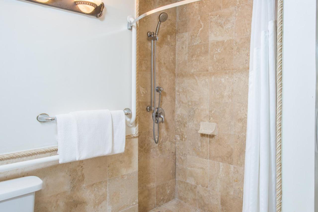  | Holiday Inn Laguna Beach