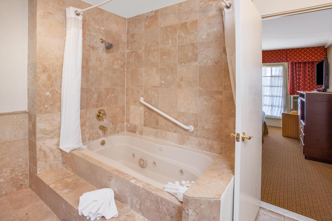  | Holiday Inn Laguna Beach