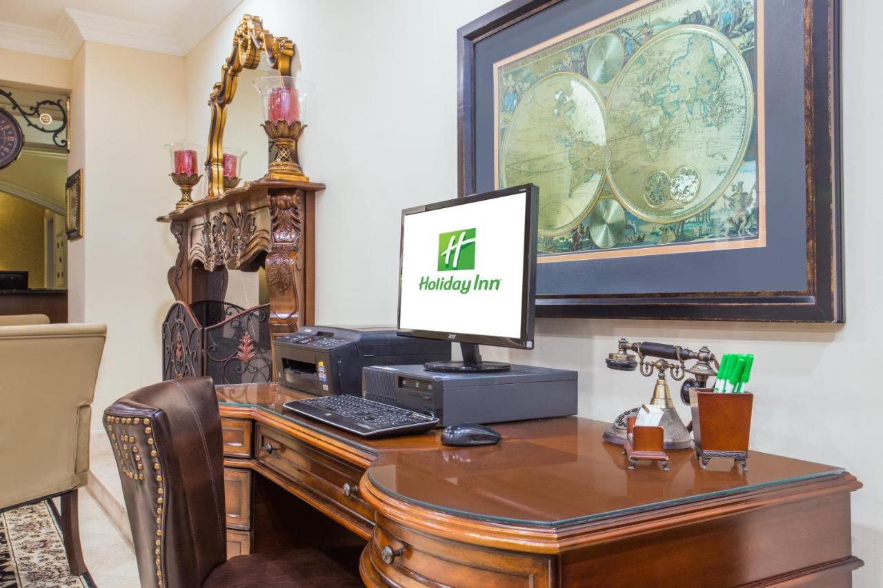  | Holiday Inn Laguna Beach