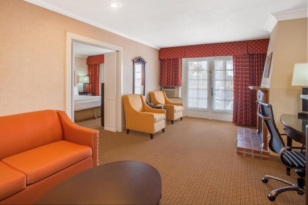  | Holiday Inn Laguna Beach