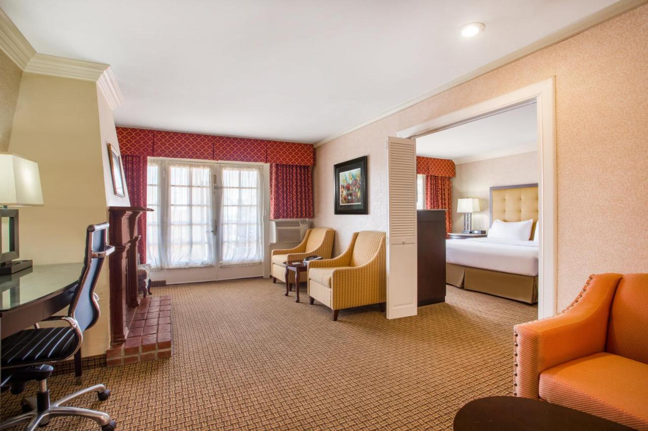  | Holiday Inn Laguna Beach