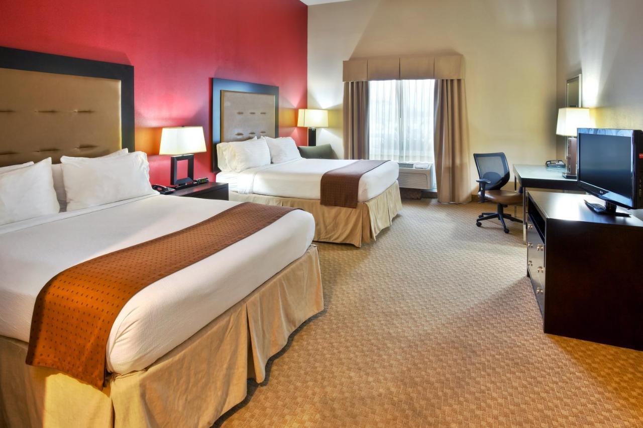 Deluxe Suite - Mobility Accessible - Non-Smoking at Holiday Inn Killeen – Fort Hood Area by IHG