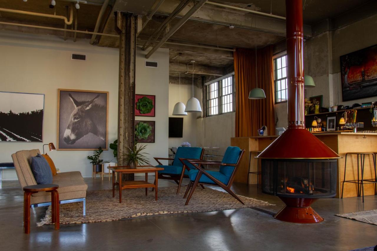 | Travelers Hotel