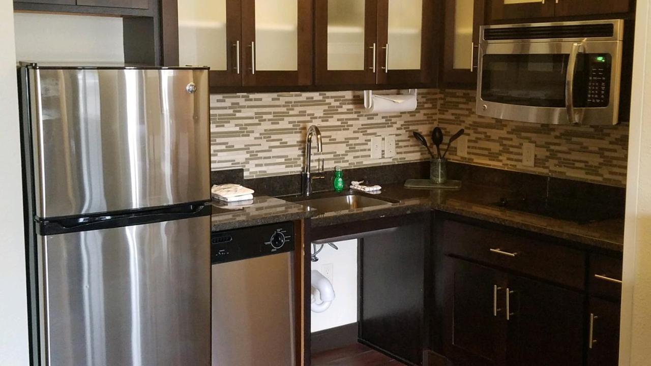 One-Bedroom King Suite with Mobility Accessible Tub at Staybridge Suites Sioux Falls by IHG