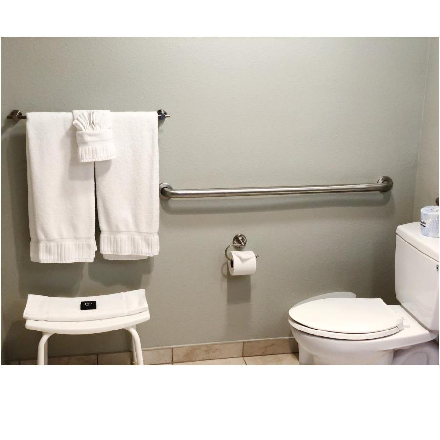 Queen Room - Disability Access at Mariposa Inn & Suites