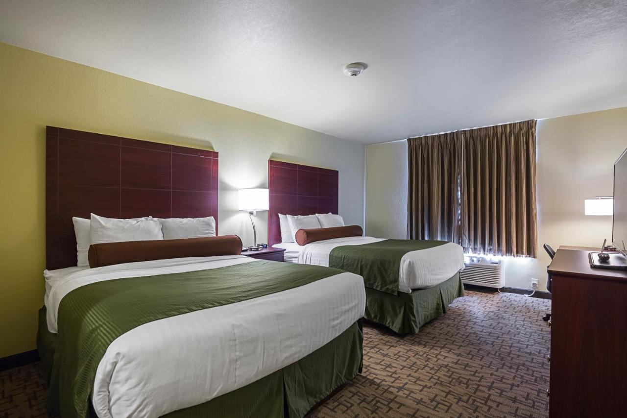 Queen Room with Two Queen Beds - Non-Smoking at Cobblestone Inn & Suites - Altamont