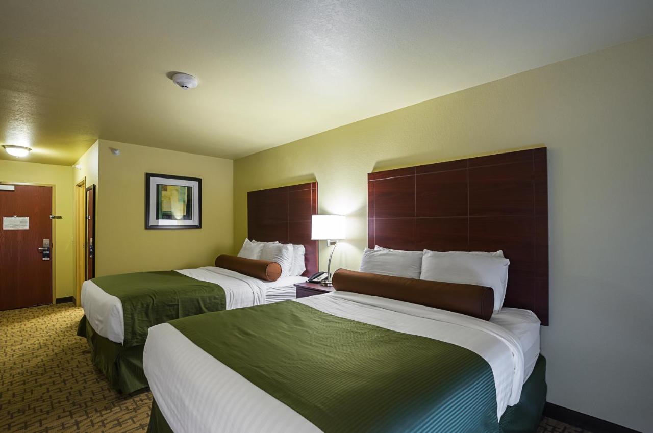 Queen Room with Two Queen Beds - Non-Smoking at Cobblestone Inn & Suites - Altamont