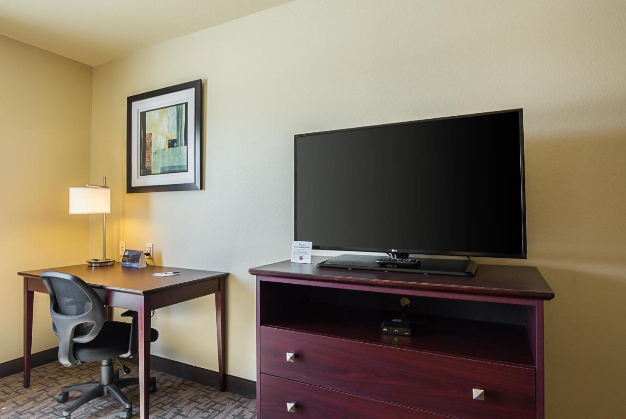 King Room - Non-Smoking at Cobblestone Inn & Suites - Altamont