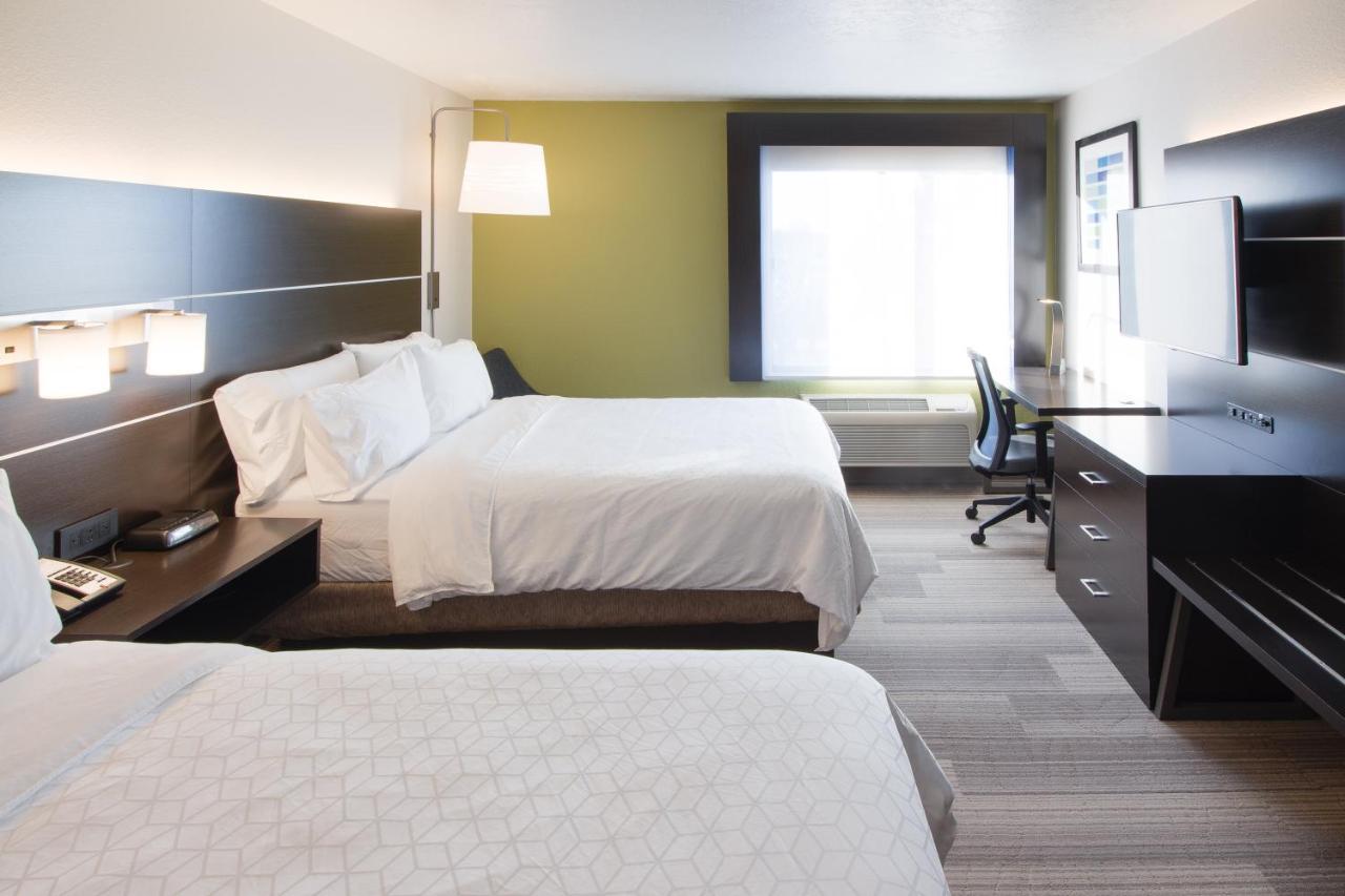 Queen Room with Two Queen Beds - Non-Smoking at Holiday Inn Express & Suites Worthington by IHG