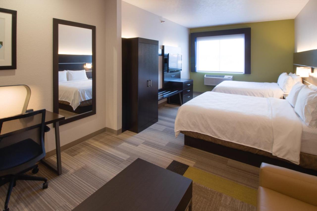 Queen Suite Studio - Non-Smoking at Holiday Inn Express & Suites Worthington by IHG