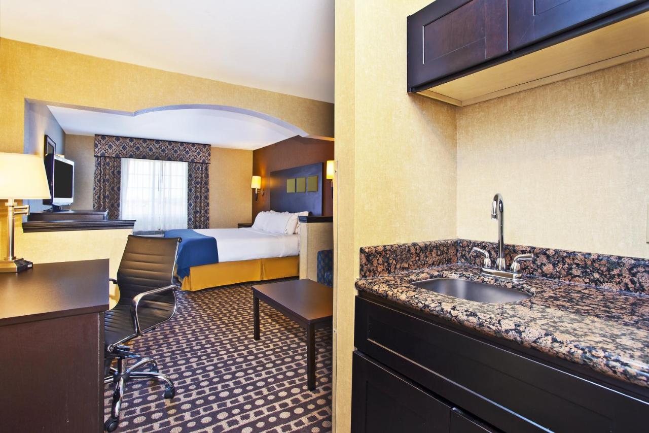 Executive King Suite at Holiday Inn Express Hotel & Suites Wabash by IHG