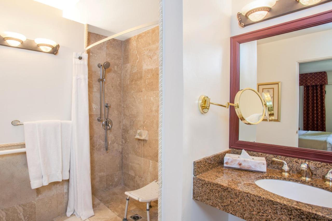  | Holiday Inn Laguna Beach