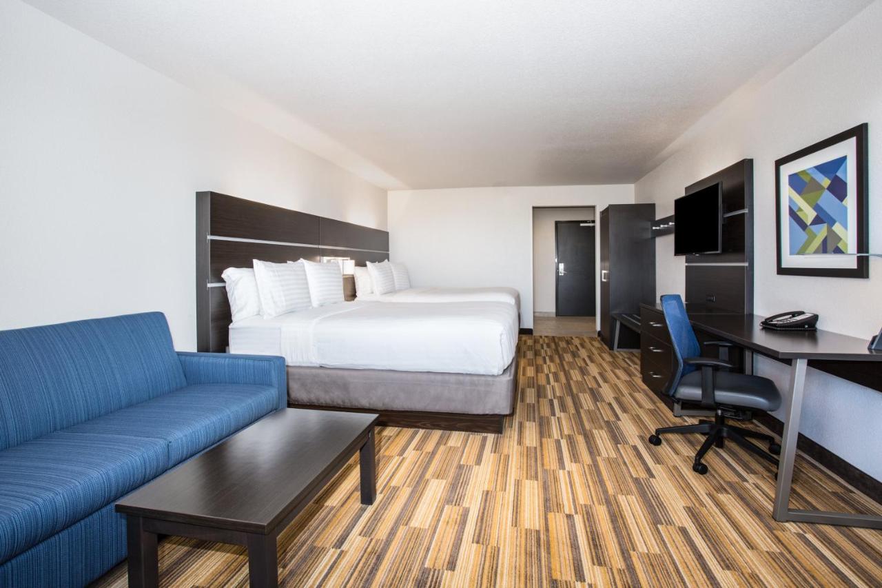 Queen Suite with Two Queen Beds at Holiday Inn Express & Suites Rapid City - Rushmore South by IHG
