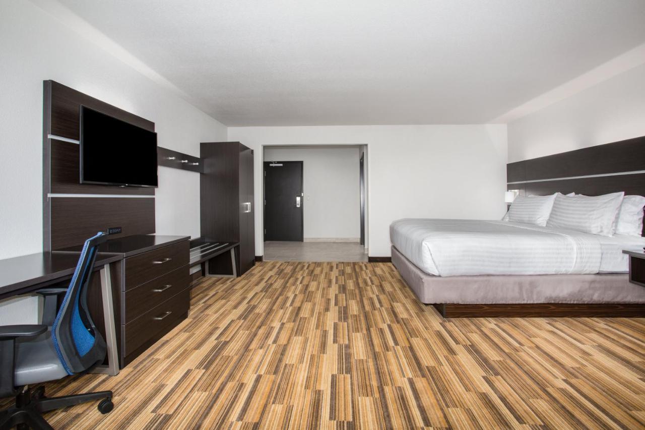 King Room - Hearing Accessible - Non-Smoking at Holiday Inn Express & Suites Rapid City - Rushmore South by IHG
