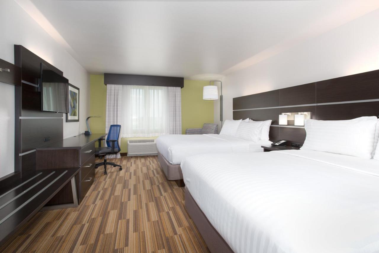 Queen Room with Two Queen Beds at Holiday Inn Express & Suites Rapid City - Rushmore South by IHG