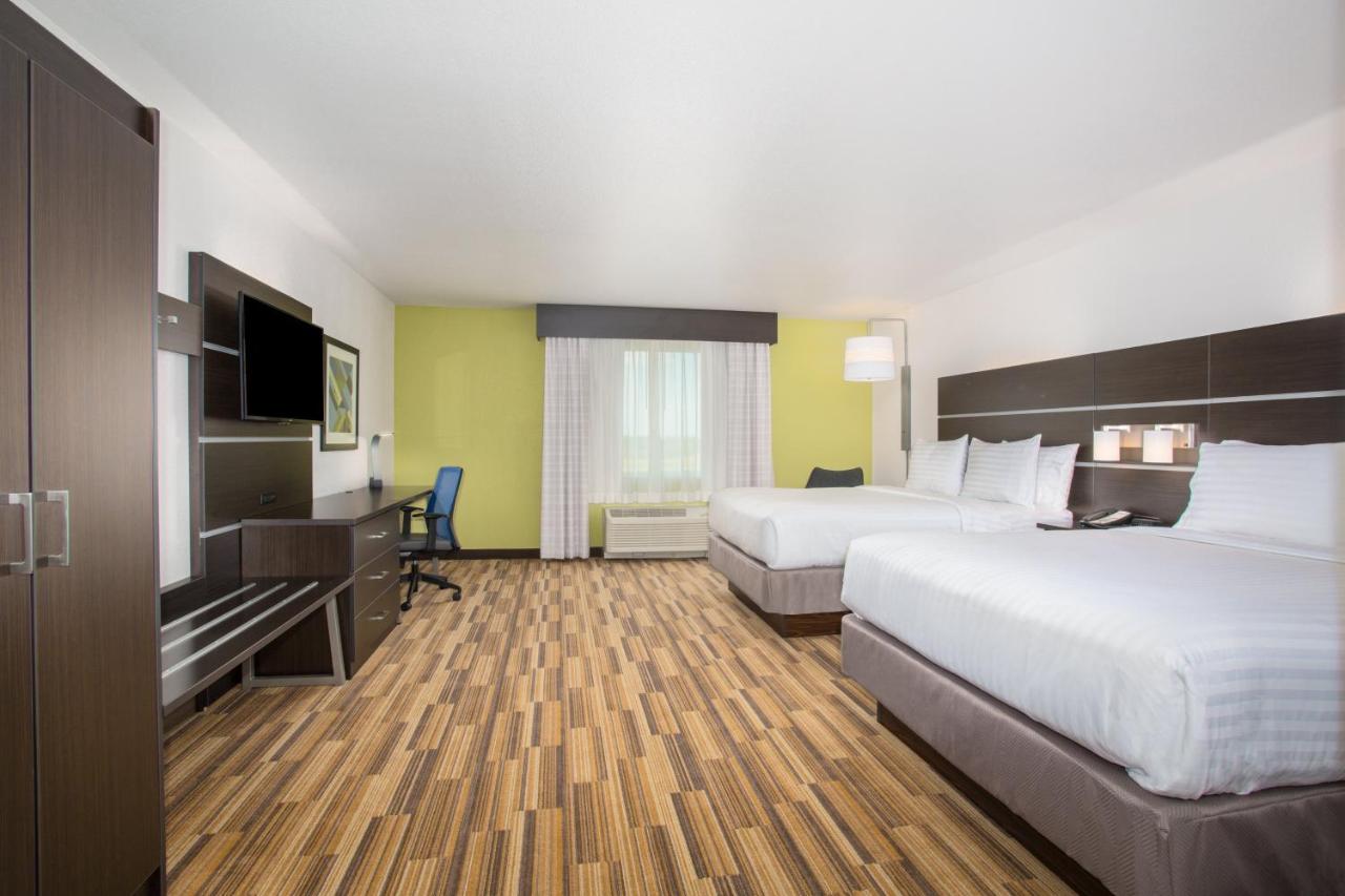 Queen Room with Two Queen Beds at Holiday Inn Express & Suites Rapid City - Rushmore South by IHG