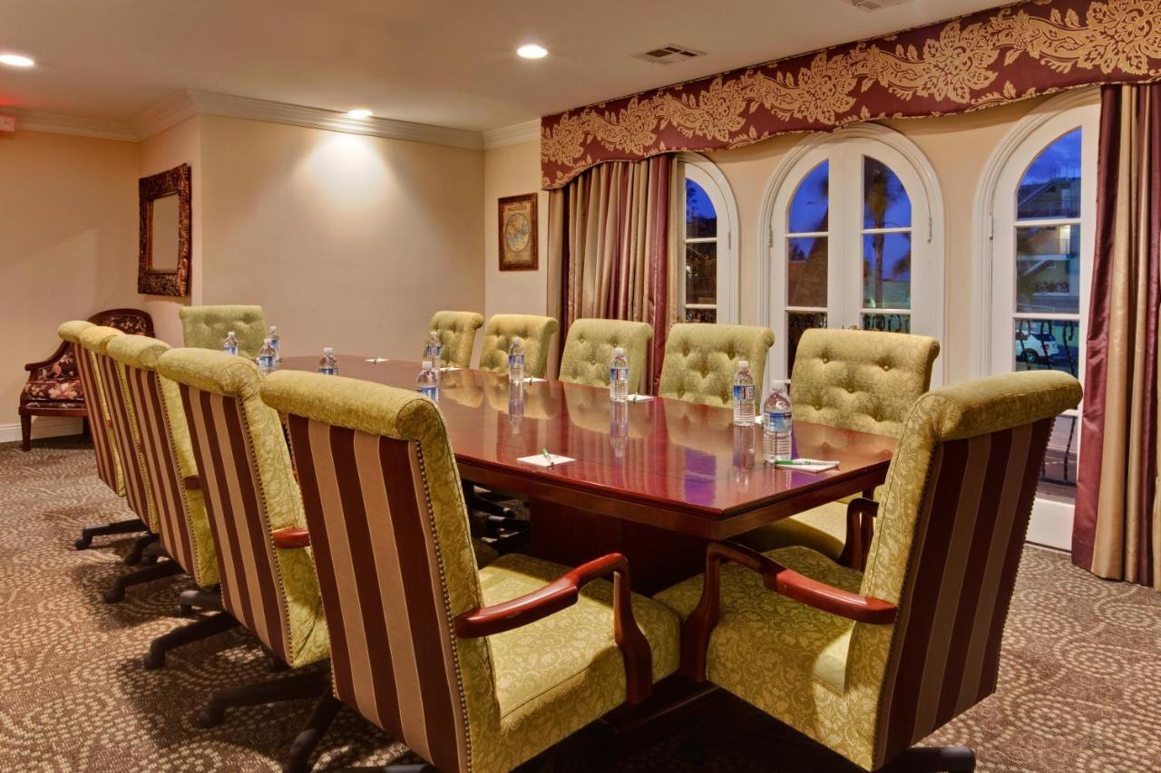  | Holiday Inn Laguna Beach
