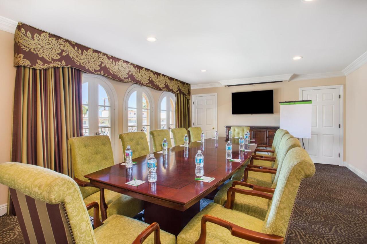  | Holiday Inn Laguna Beach