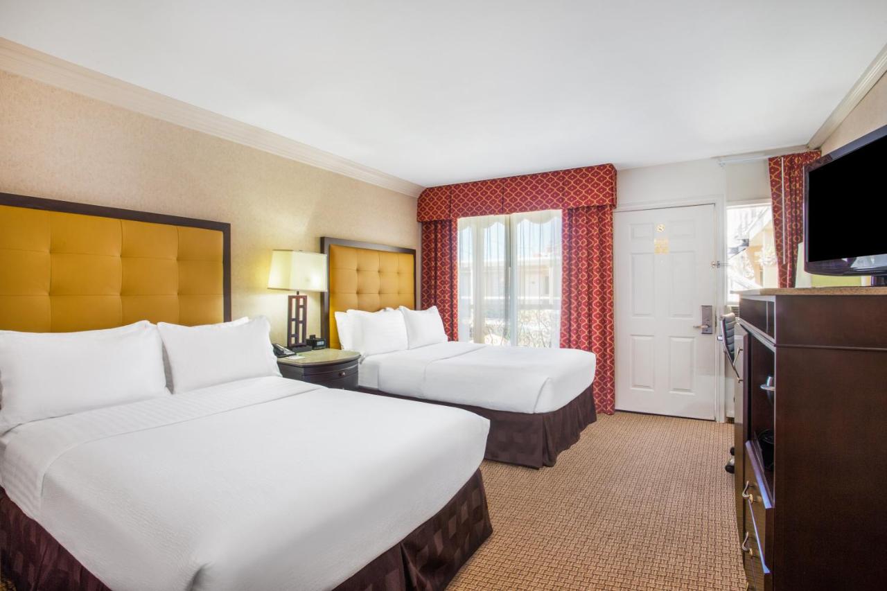  | Holiday Inn Laguna Beach