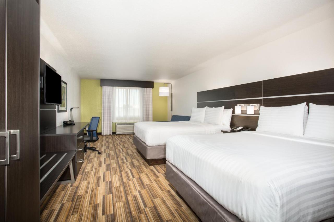 Queen Suite with Two Queen Beds at Holiday Inn Express & Suites Rapid City - Rushmore South by IHG