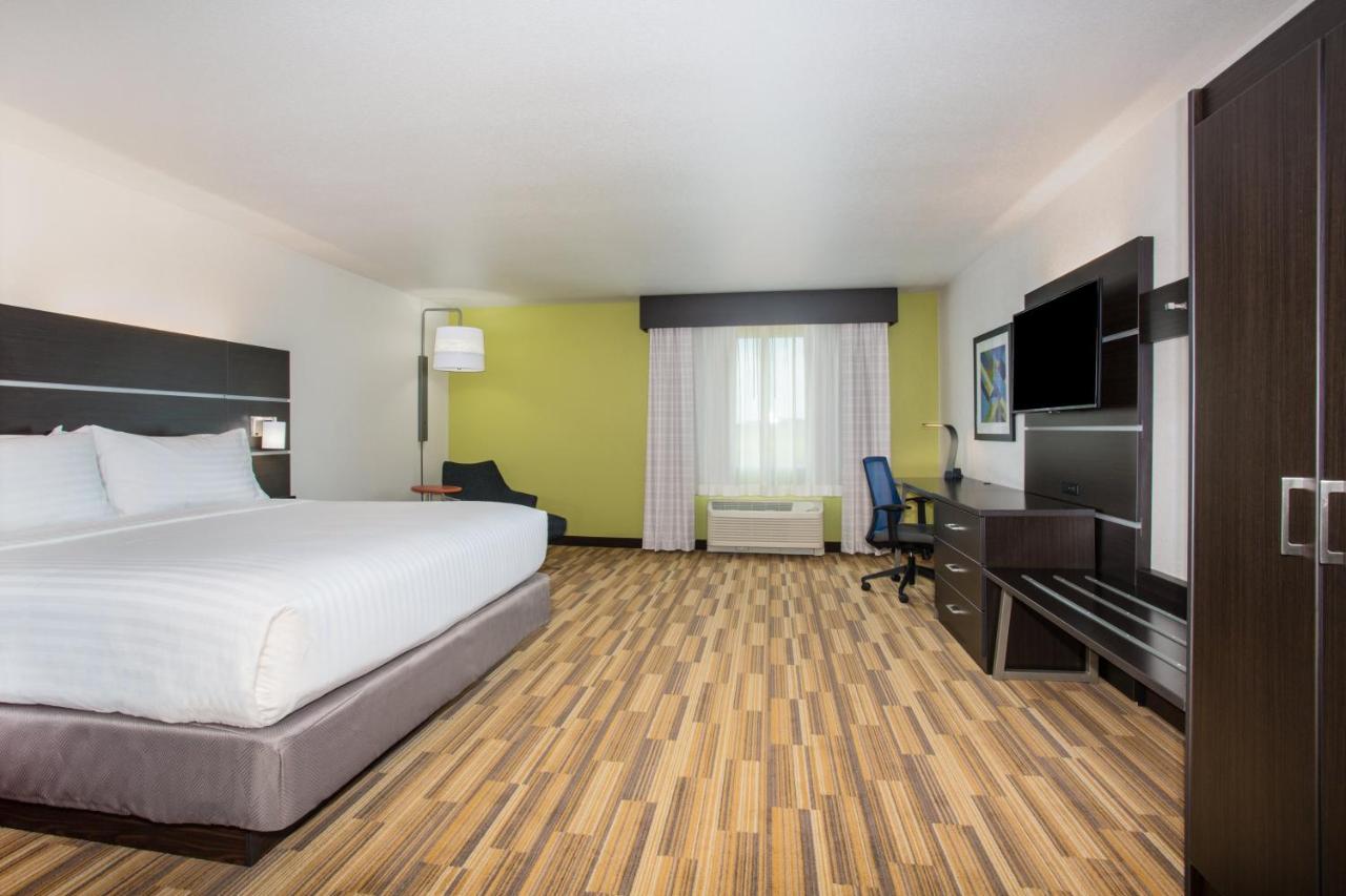 King Room - Hearing Accessible - Non-Smoking at Holiday Inn Express & Suites Rapid City - Rushmore South by IHG