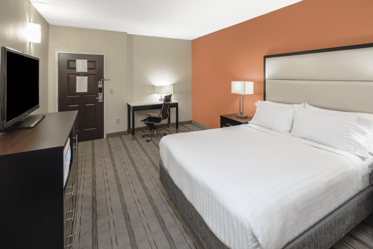 Family Suite at Holiday Inn Express & Suites Atlanta NE - Duluth by IHG
