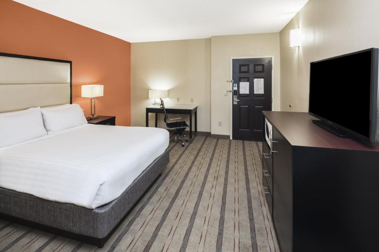 Family Suite with Mobility Accessible Tub at Holiday Inn Express & Suites Atlanta NE - Duluth by IHG