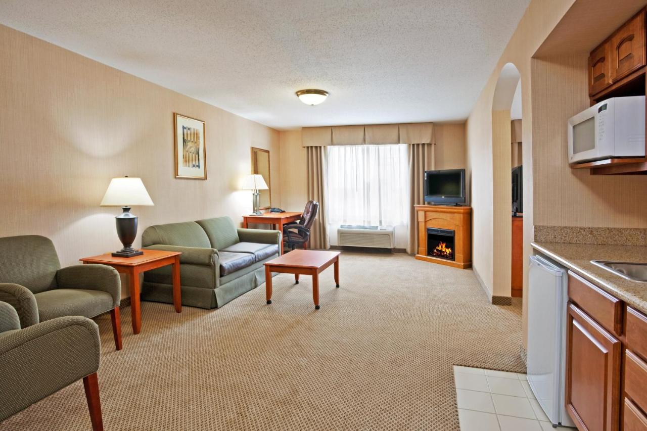 Executive King Suite at Holiday Inn Express & Suites Howell by IHG