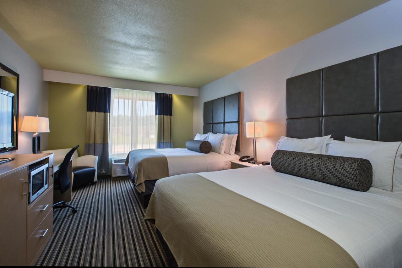 Queen Room with Two Queen Beds - Non-Smoking at Holiday Inn Express Hotel & Suites, Carlisle-Harrisburg Area by IHG