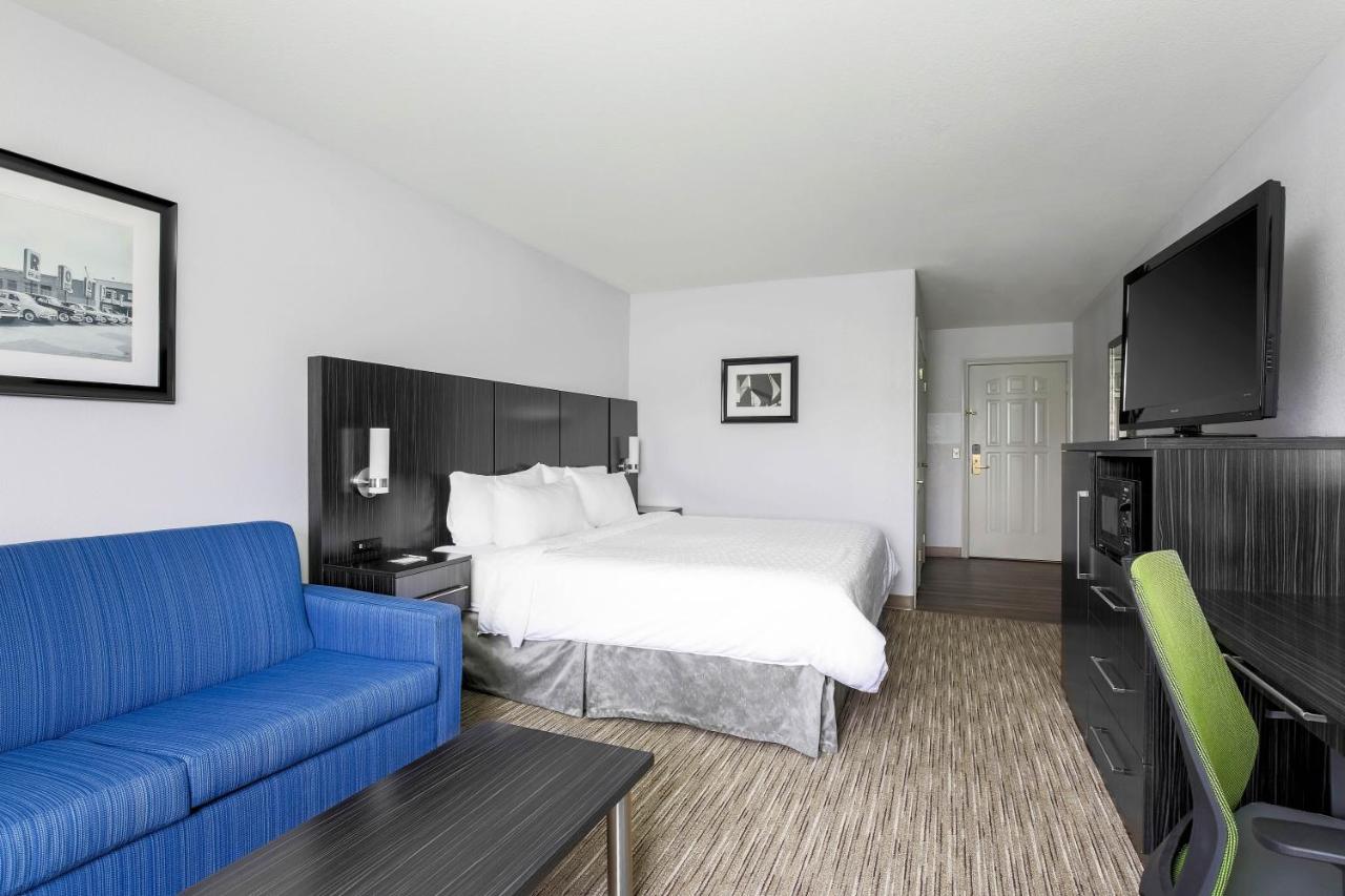 King Room with Sofa Bed at Holiday Inn Express Lancaster by IHG