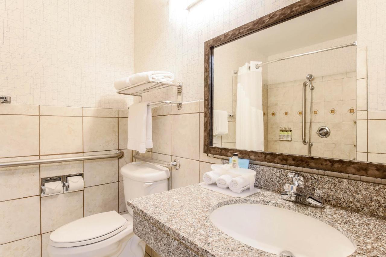 King Room - Mobility Access/Hearing Accessible at Holiday Inn Express Lancaster by IHG